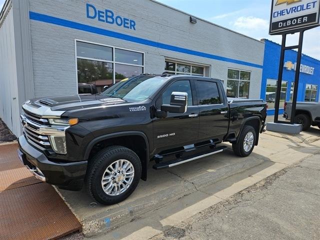 Used 2021 Chevrolet Silverado 3500HD High Country with VIN 1GC4YVEY4MF192595 for sale in Edgerton, Minnesota